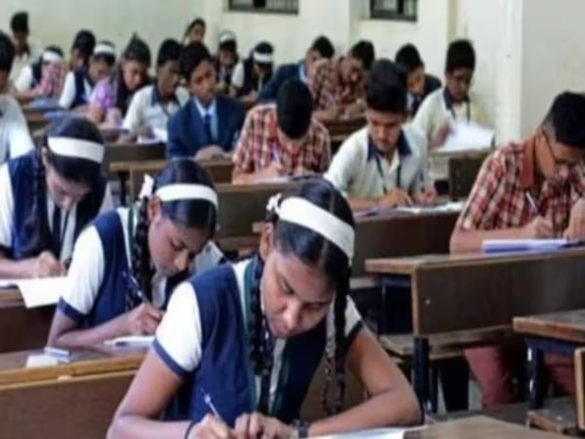 UP Board Exam 2024: 22 फरवरी से 09 मार्च तक 8,265 केंद्र पर परीक्षा, चीटिंग रोकने के लिए सख्त इंतजाम