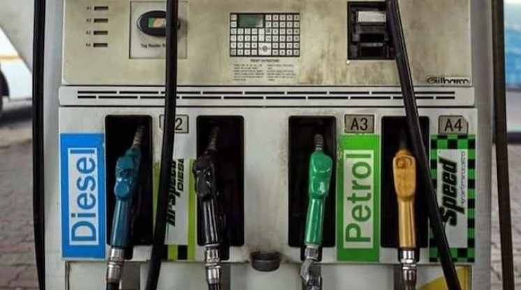 Petrol Diesel Price: लोकसभा चुनाव से पहले मोदी सरकार ने दी बड़ी सौगात, 2 रुपये सस्ता हुआ पेट्रोल - डीजल