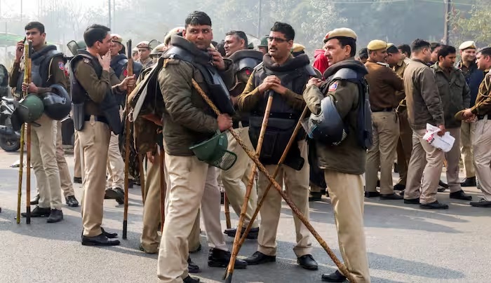 CAA: देश में सीएए लागू होने के बाद दिल्ली पुलिस अलर्ट पर, सीलमपुर, शाहीनबाग सहित संवेदनशील क्षेत्रों में बढ़ी सुरक्षा