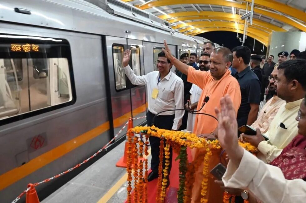 Agra Metro: ताजनगरी आगरा में दौड़ पड़ी मेट्रो, CM Yogi बोले- PM के विज़न को पूरा करके दिखाया | ANN