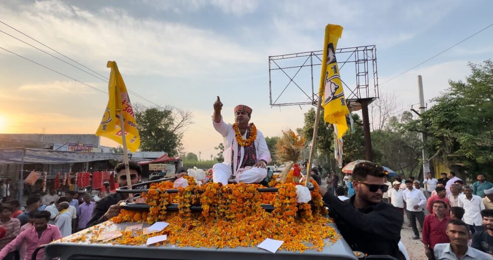 खानपुर विधायक एवं सांसद निर्दलीय प्रत्याशी उमेश कुमार के द्वारा चुनाव के आखिरी आखरी पखवाड़े में पूरी ताकत झोंक दी गई है