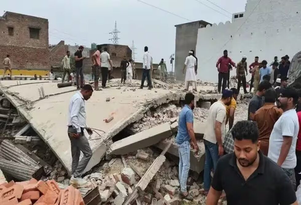 उत्तर प्रदेश के मुजफ्फरनगर में निर्माणाधीन मकान की छत गिरने से दो मजदूरों की मौत, 14 घायल