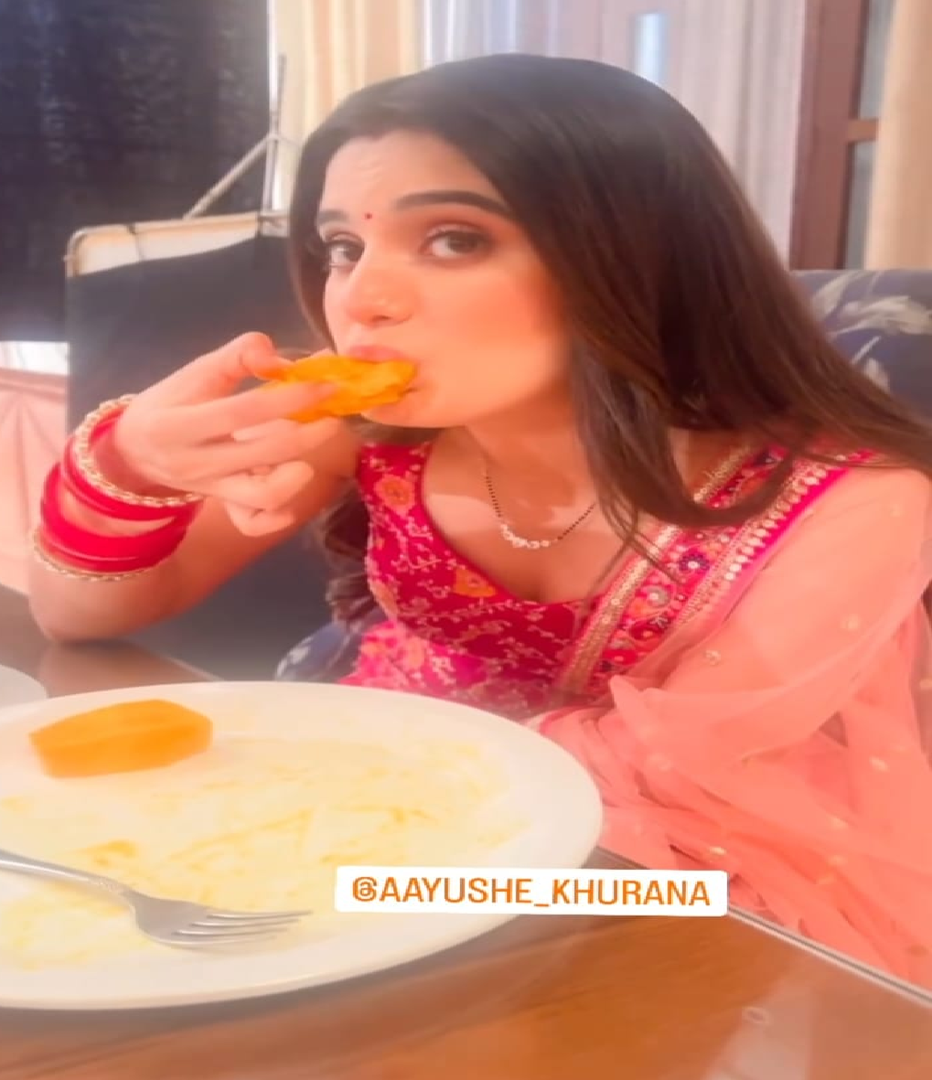 The cast of Sony SAB’s ‘Aangan Aapno Kaa’ are beating summers by hosting mango party on the sets